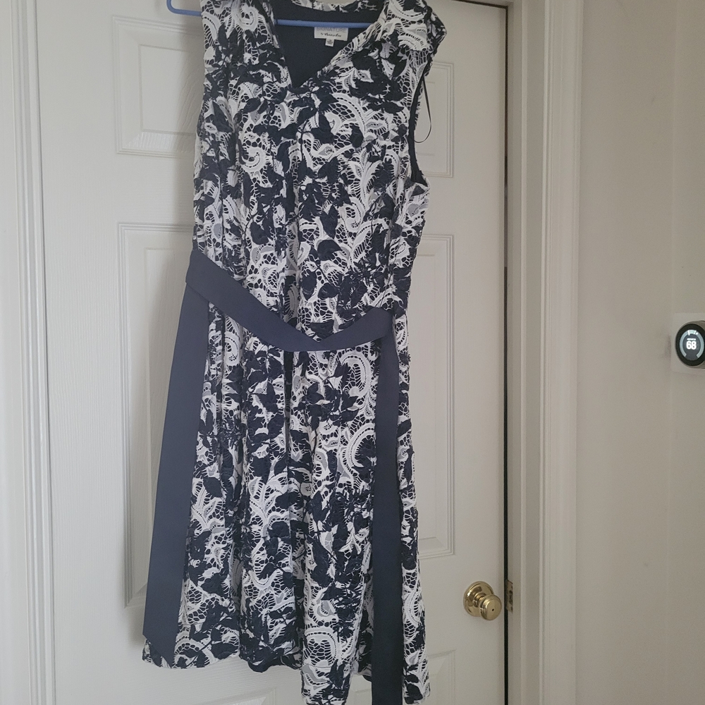 Signature by Robbie Bee Navy and White Floral Lace Dress